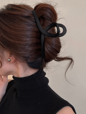 Minimal Curve Claw Clip – Matte Black