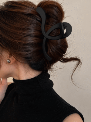 Black large wave claw clip