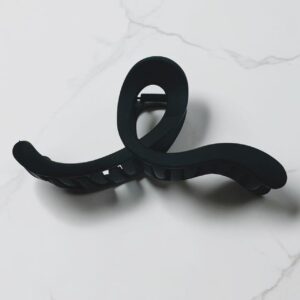 Minimal Wave Claw Clip – Matte Black