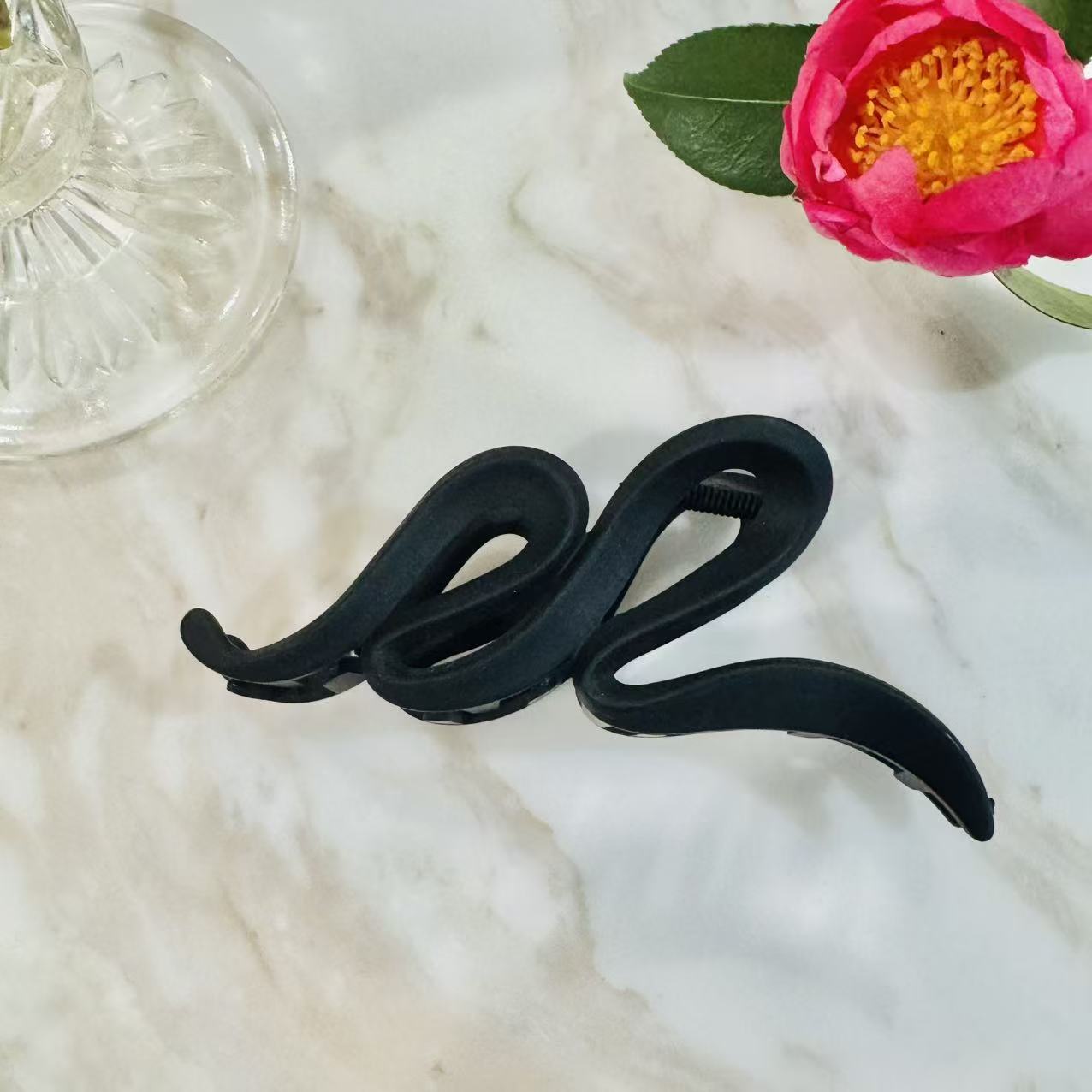 Double Loop Claw Clip – Matte Black - Image 3