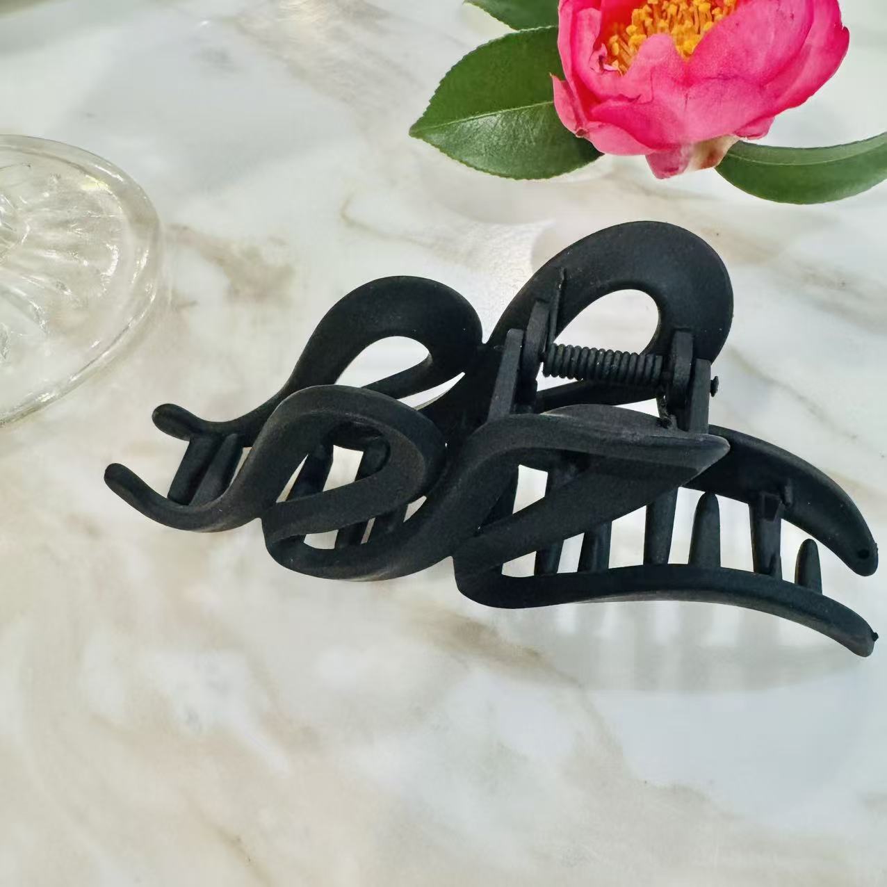 Double Loop Claw Clip – Matte Black - Image 2