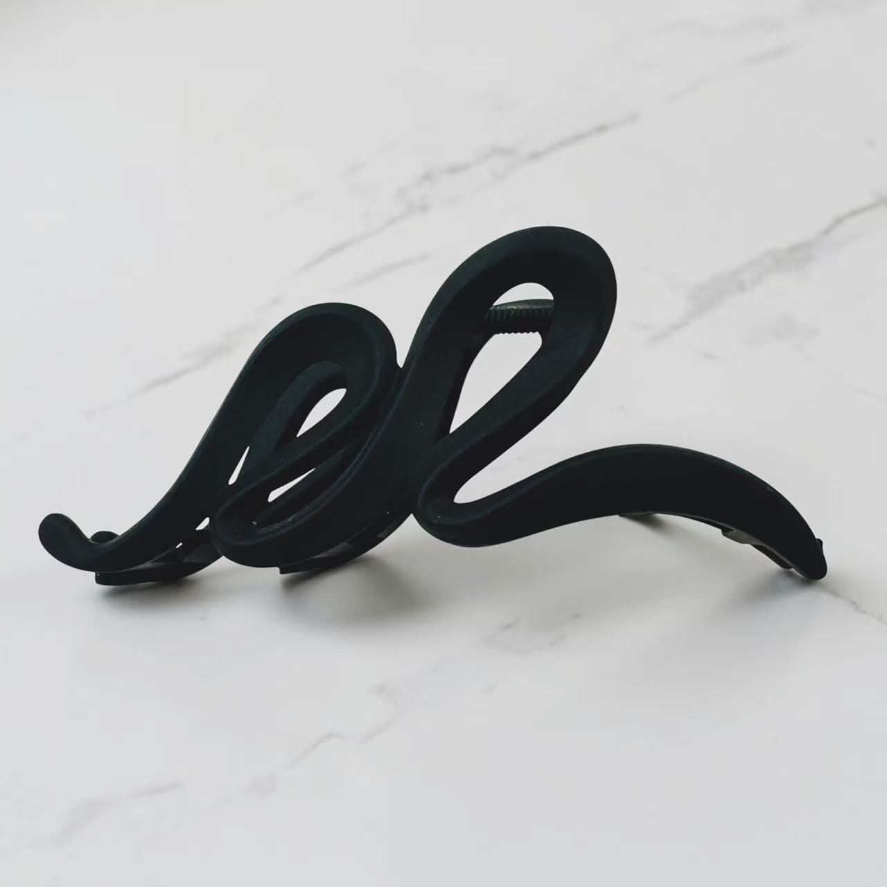 Double Loop Claw Clip – Matte Black