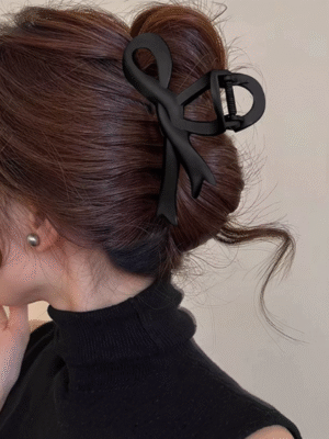 Black ribbon loop claw clip