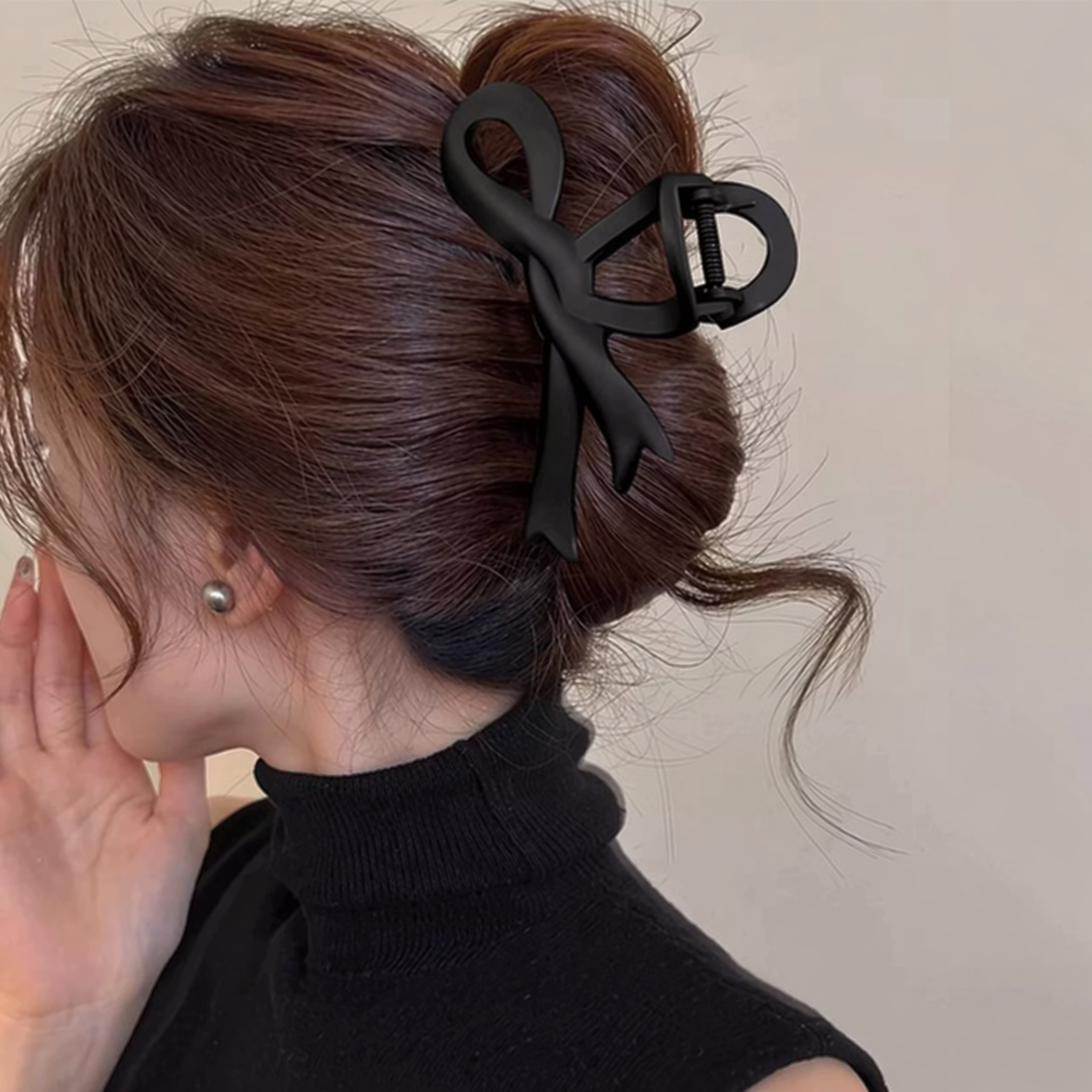 Black ribbon loop claw clip