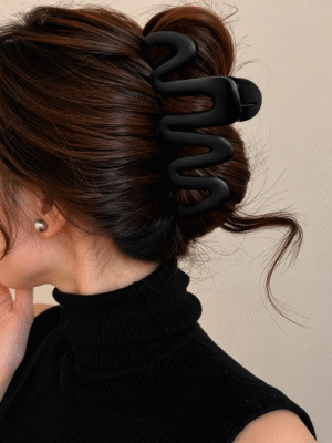 Wave Flow Claw Clip – Matte Black