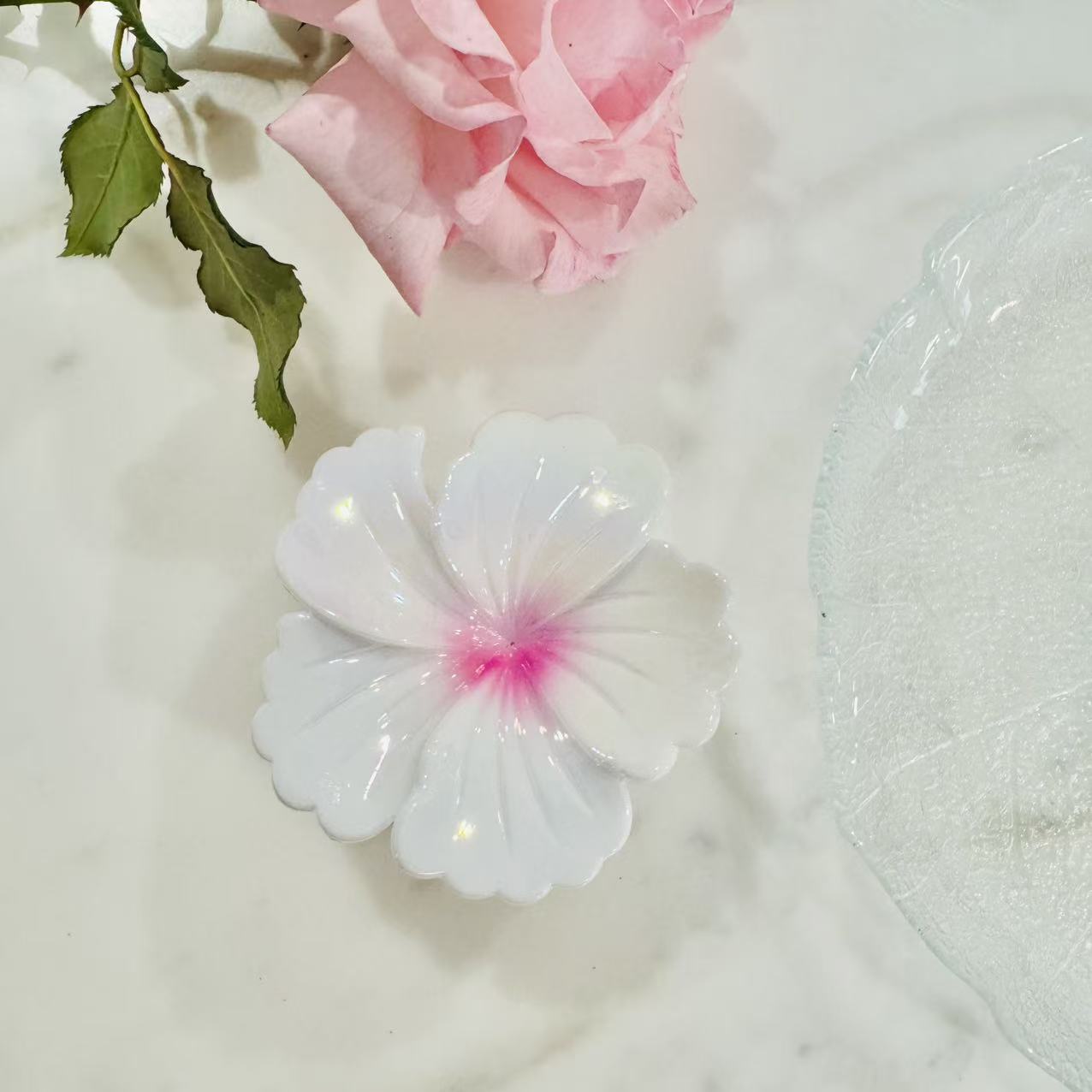 Iridescent Hibiscus Claw Clip – Blush Pink - Image 3