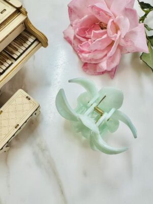 Pearl Frangipani Claw Clip – Soft Mint