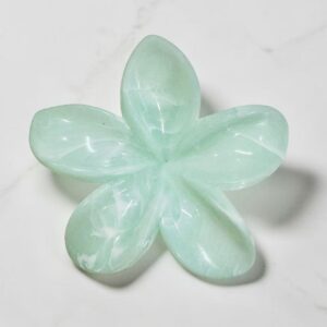 Pearl Frangipani Claw Clip – Soft Mint