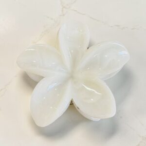 Pearl Frangipani Claw Clip – Ivory Glow