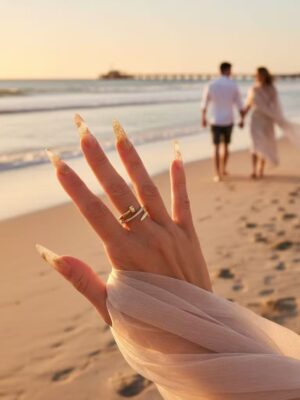 Chic Nail Wrap Ring – Gold Tone