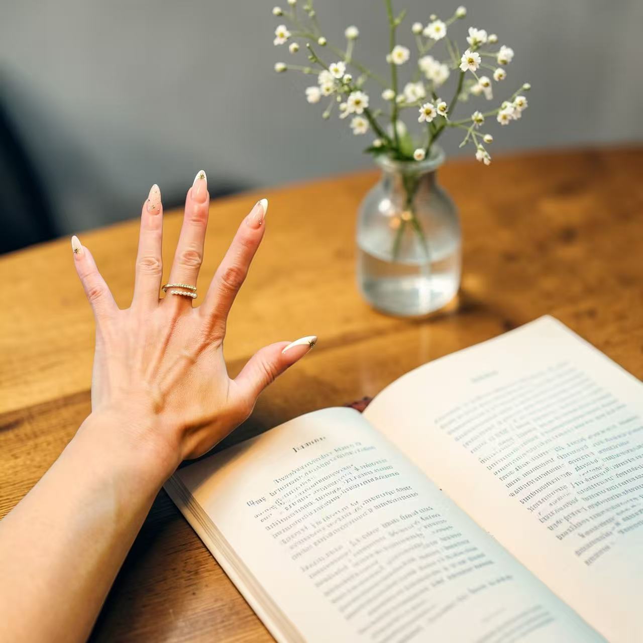 Pearl Layered Band Ring – Gold Tone - Image 3