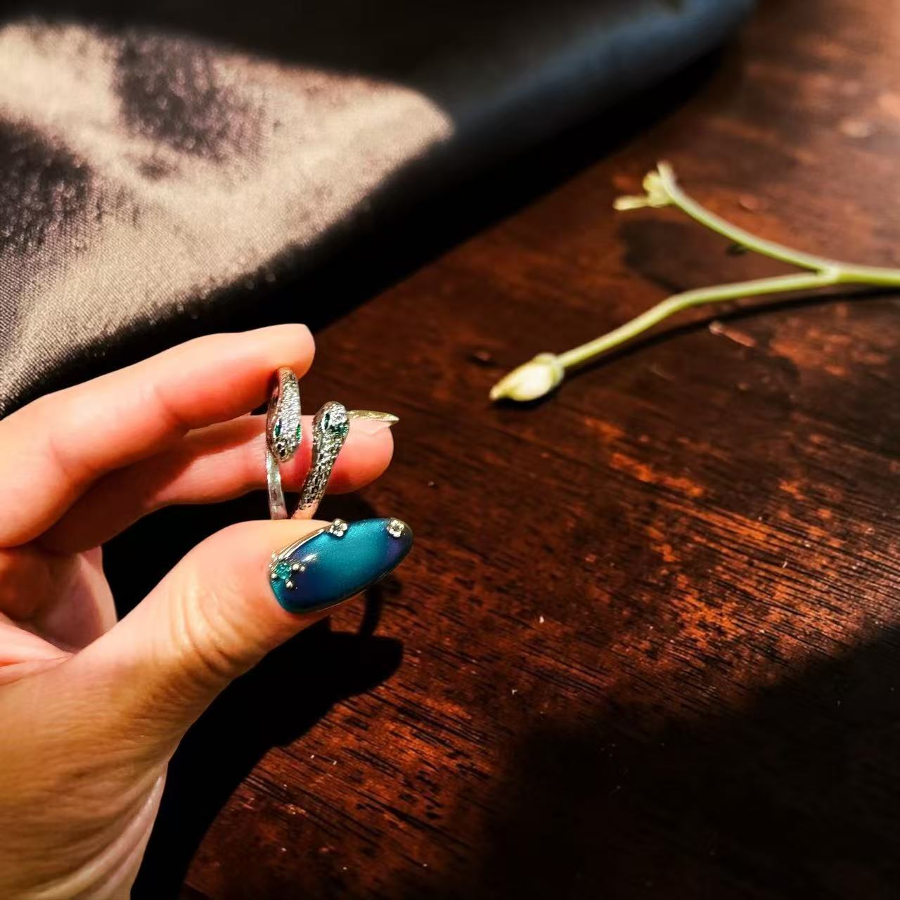 Sleek Snake Ring – Silver Tone - Image 3